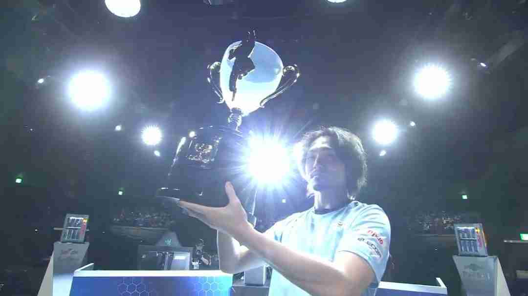 《街头霸王》第11届Capcom杯：日本选手夺冠获100万美元15岁神童获亚